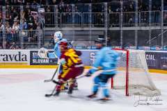 HC Slovan Bratislava - HK Dukla Trenčín HC Slovan Bratislava - HK Dukla Trenčín