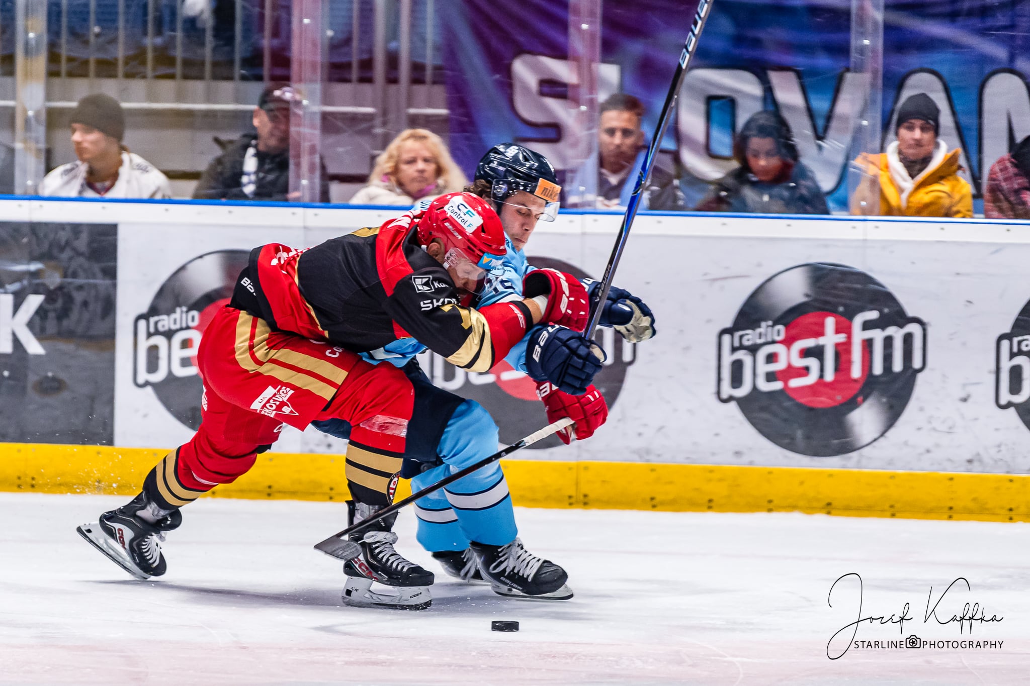 Hokejový fotoreport: HC Slovan sa vyšvihol na čelo Tipsport ligy